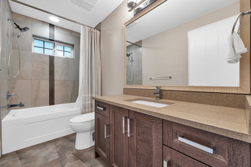 1424 Duchess Street - Photo 3 of 36