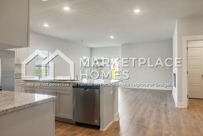 2070 Hyacinth Ln - Photo 5 of 38