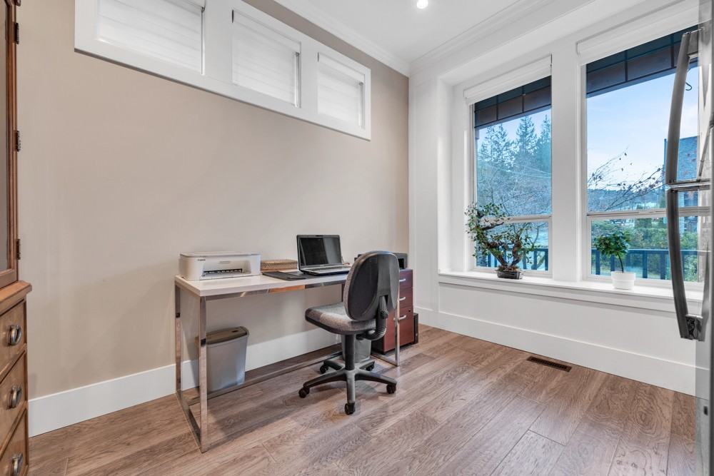 1424 Duchess Street - Photo 7 of 36