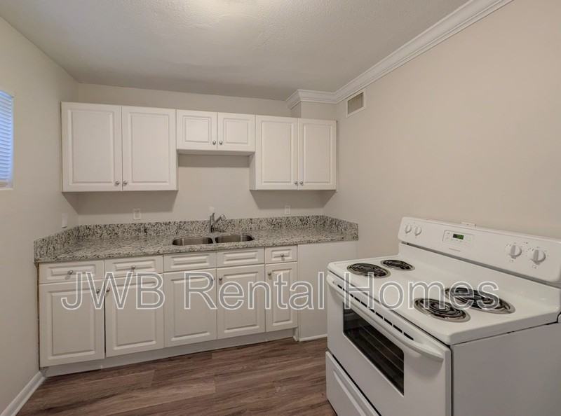 2775 Herschel St #9 - Photo 4 of 14