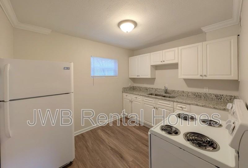 2775 Herschel St #9 - Photo 5 of 14