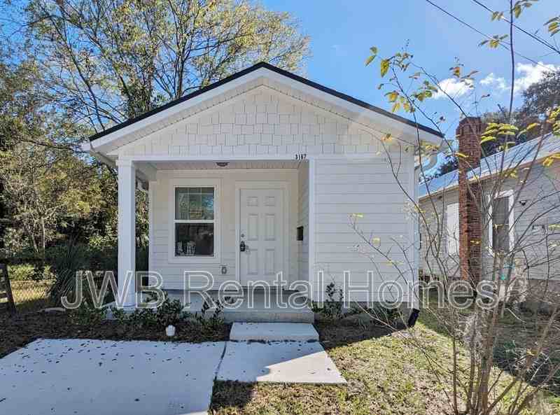 3167 Franklin St - Photo 2 of 14