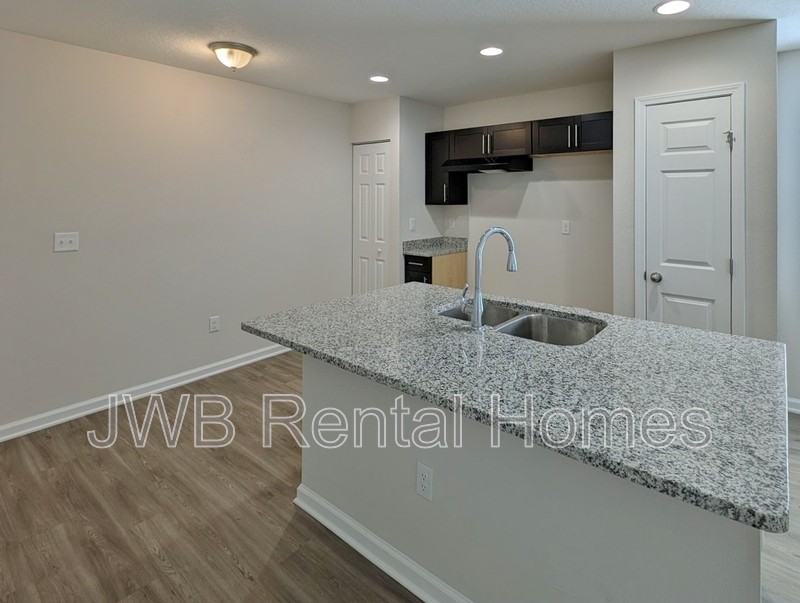 3167 Franklin St - Photo 3 of 14