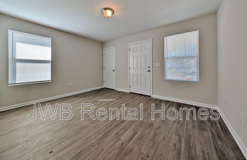 3167 Franklin St - Photo 5 of 14