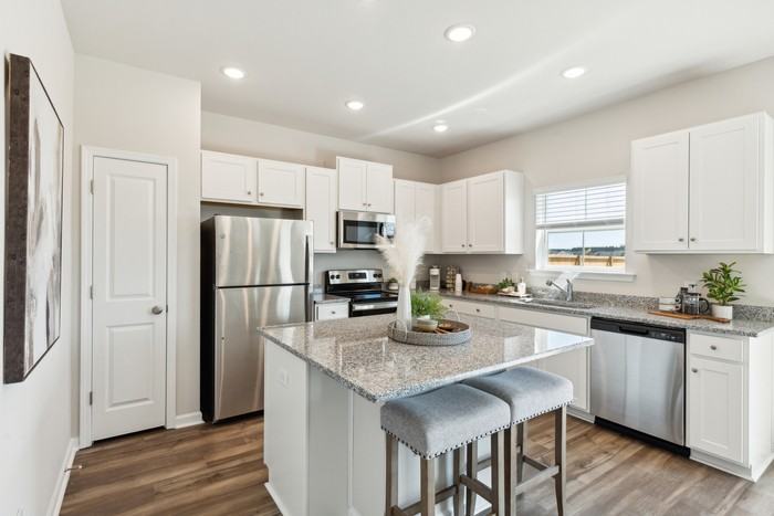 463 Navona Dr - Photo 5 of 18