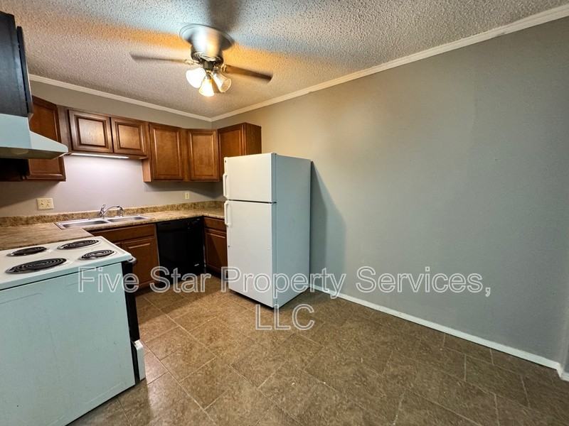 2080 W Washington St #12 - Photo 2 of 8