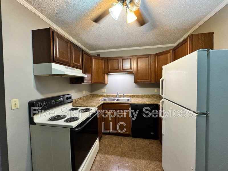 2080 W Washington St #12 - Photo 3 of 8