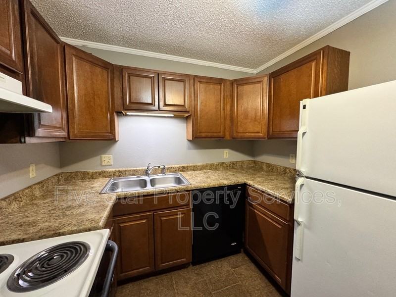 2080 W Washington St #12 - Photo 4 of 8