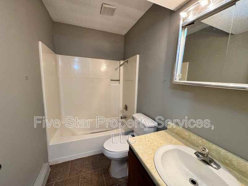 2080 W Washington St #12 - Photo 5 of 8