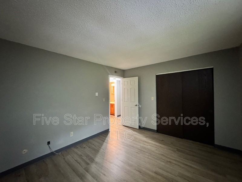 2080 W Washington St #12 - Photo 6 of 8