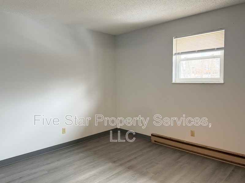 2080 W Washington St #11 - Photo 3 of 6