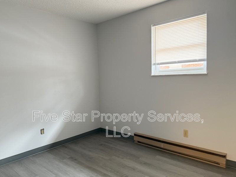 2080 W Washington St #11 - Photo 4 of 6