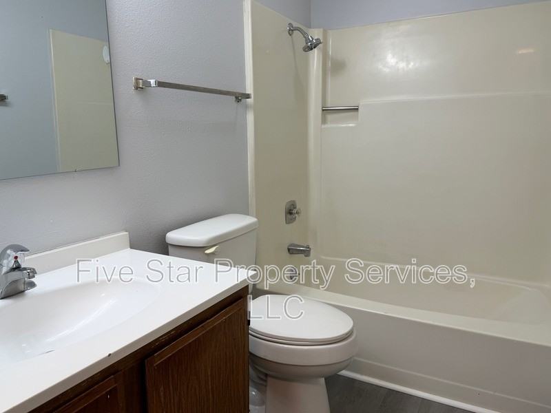 2080 W Washington St #11 - Photo 6 of 6