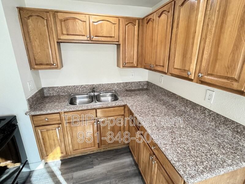 1604 N H St - Photo 3 of 18