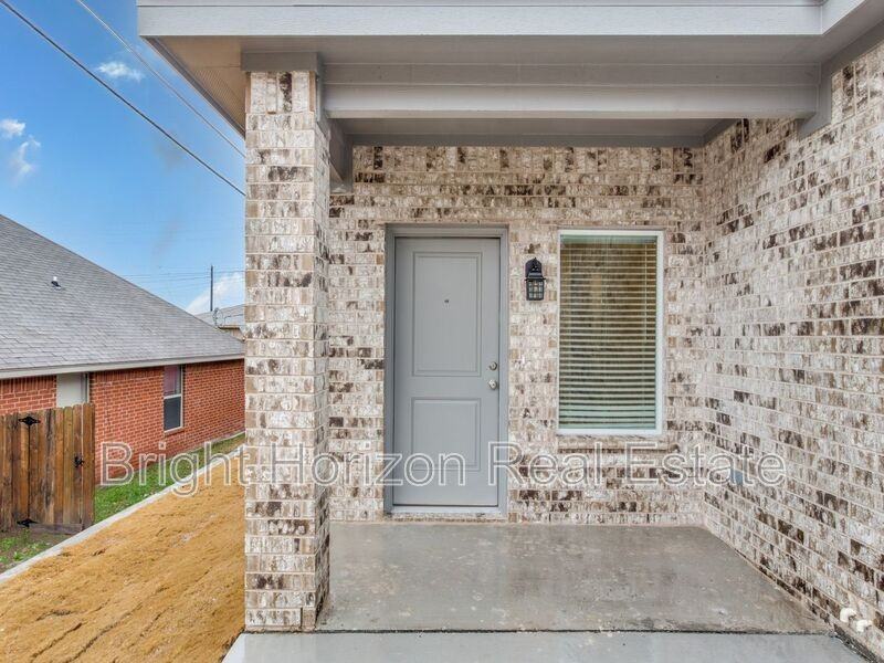 3207 Karen St #3207 - Photo 2 of 25
