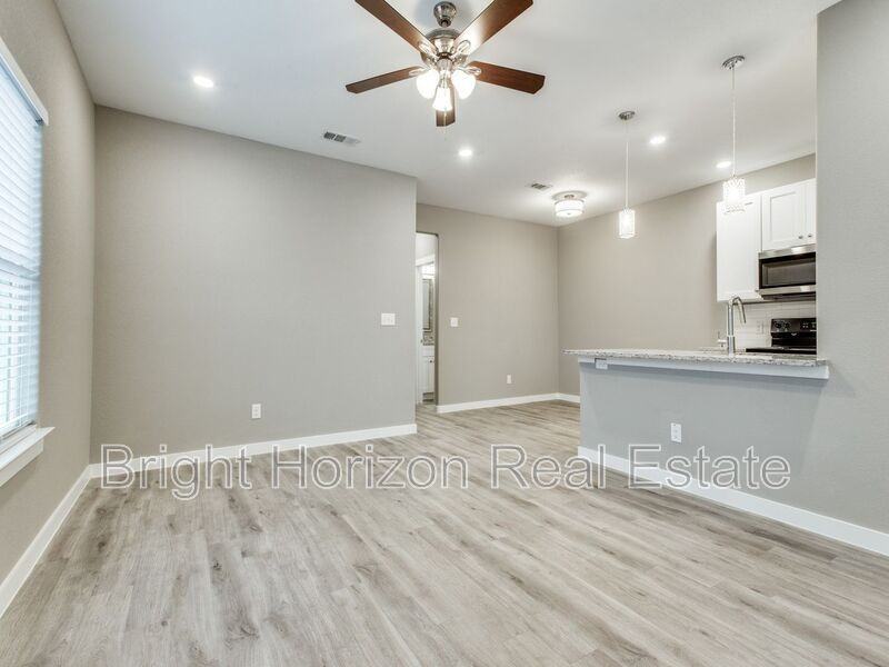 3207 Karen St #3207 - Photo 3 of 25