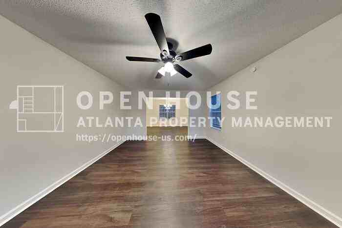 7045 Treeline Dr - Photo 4 of 35