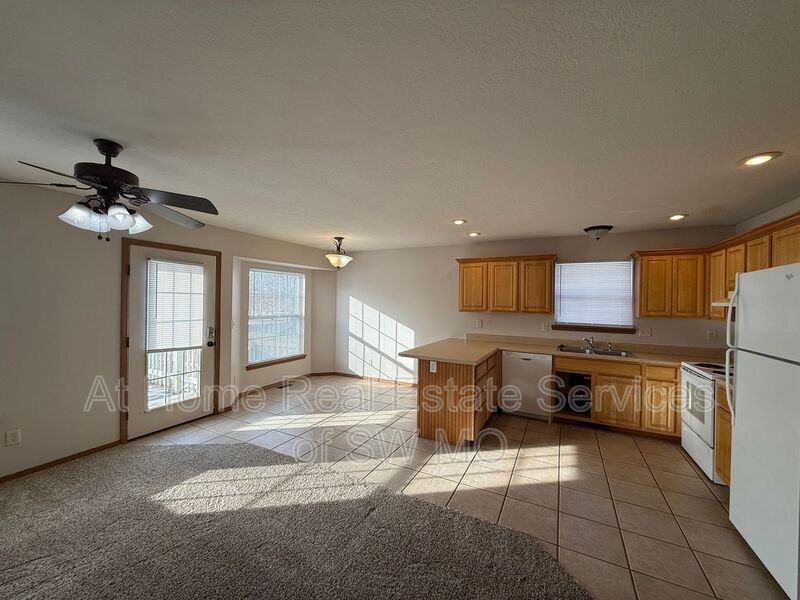 3921 N 16th St - Photo 3 of 13