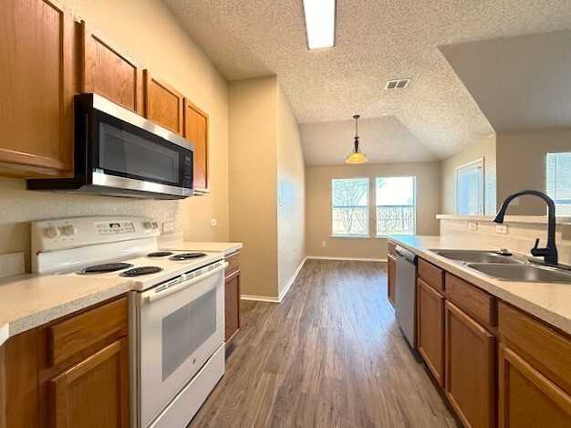 1107 Alexandria Dr - Photo 7 of 21