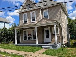 featured image of 1913 Evans Ave