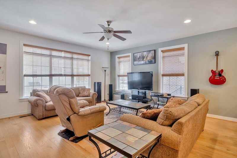 158 Brookwood Dr - Photo 4 of 11