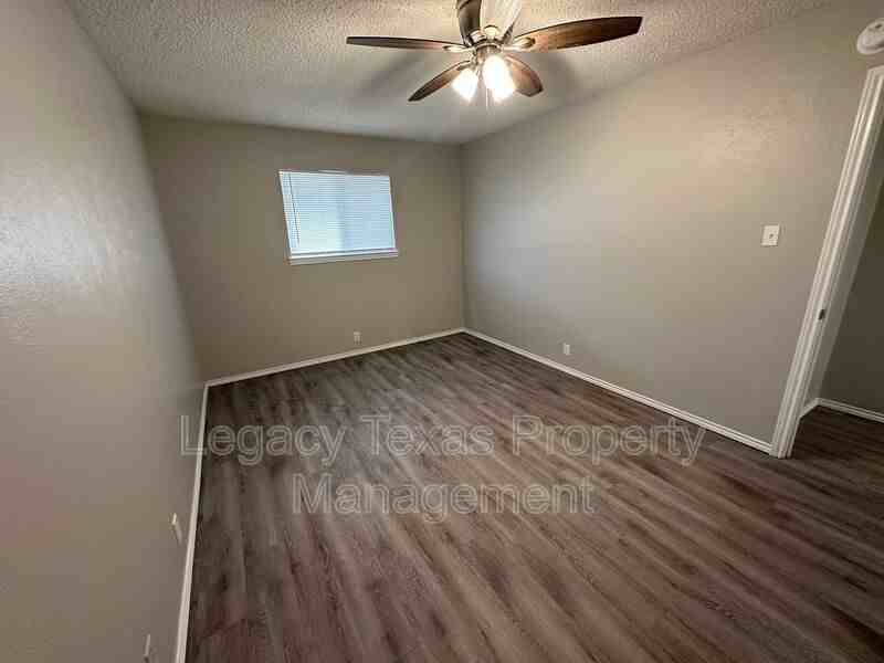 1116 N Nolan River Rd #A - Photo 7 of 26