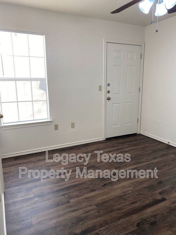 1106 Williams Ave #E - Photo 6 of 19