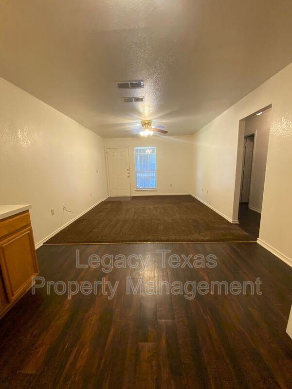 1112 Williams Ave #C - Photo 5 of 27