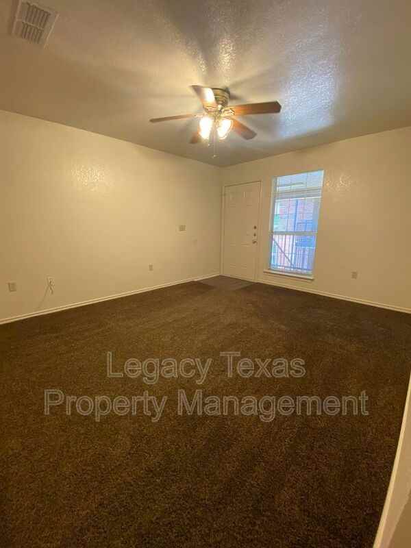 1112 Williams Ave #C - Photo 7 of 27