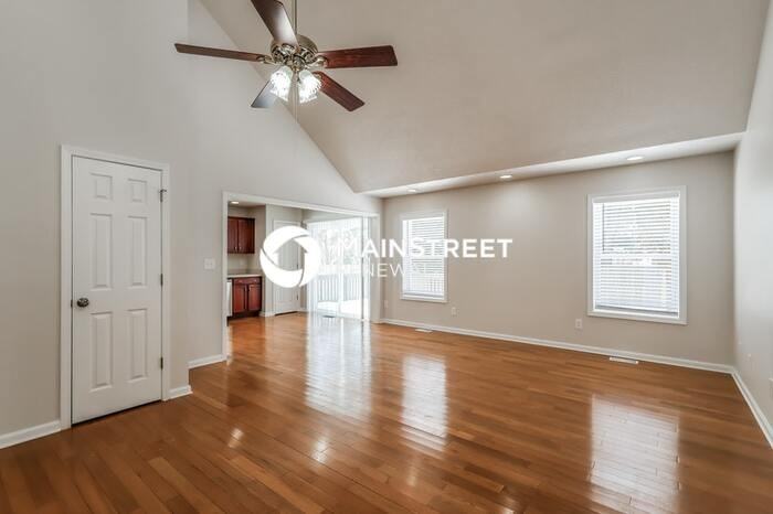 541 Matterhorn Dr - Photo 3 of 17