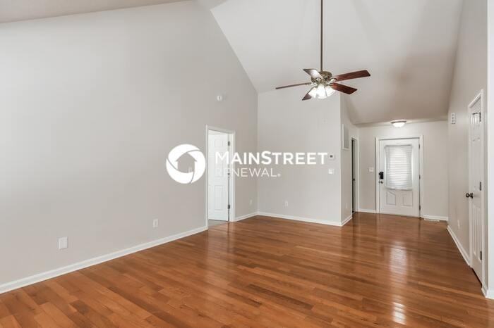 541 Matterhorn Dr - Photo 4 of 17