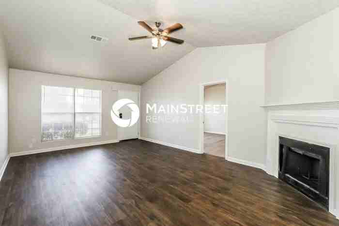 9430 Sleepy Hollow Ln - Photo 2 of 18