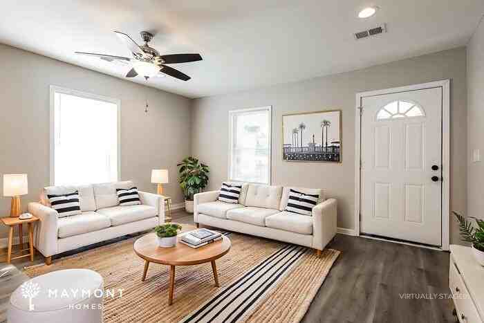 318 Bailey St - Photo 5 of 15