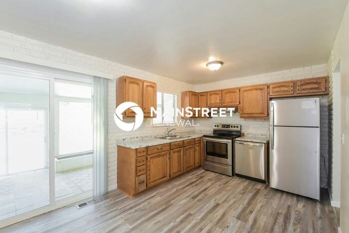 1659 Cottonwood St - Photo 7 of 17