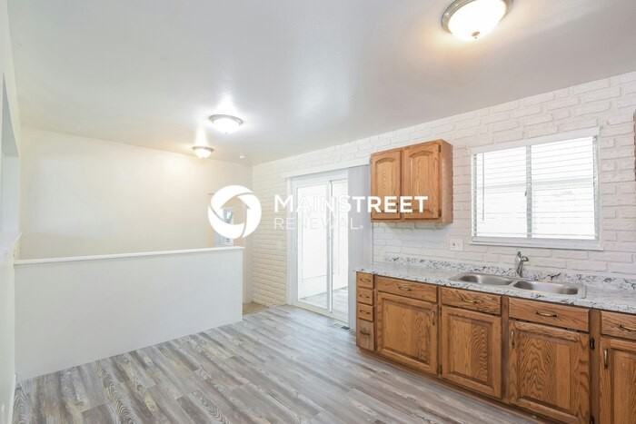 1659 Cottonwood St - Photo 6 of 17