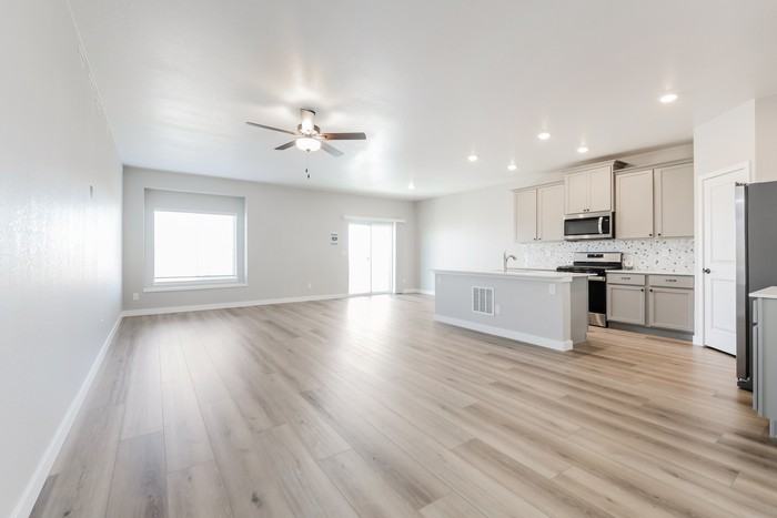 9452 Truckee Ct - Photo 3 of 16