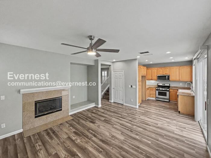 1090 Azalea Ln - Photo 4 of 33