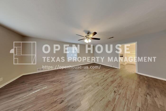 1021 W Avenue F - Photo 4 of 22