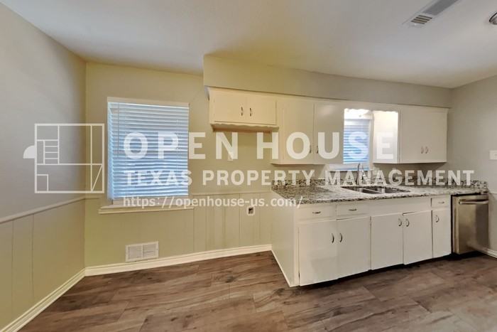 1021 W Avenue F - Photo 7 of 22