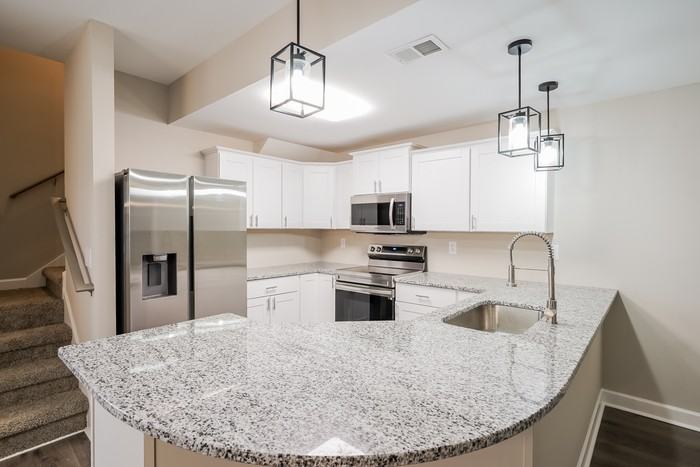 506 Highland Ct - Photo 3 of 10