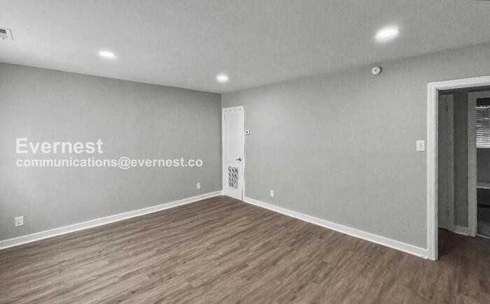 1018 4th Ave W #2 - Photo 5 of 16