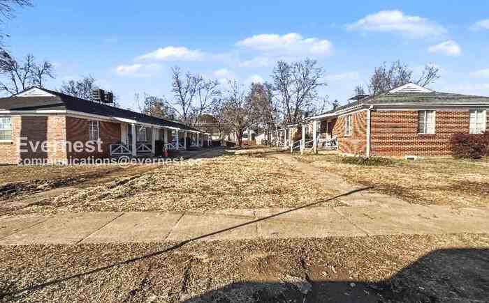 1018 4th Ave W #3 - Photo 2 of 16