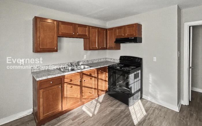 1018 4th Ave W #3 - Photo 3 of 16