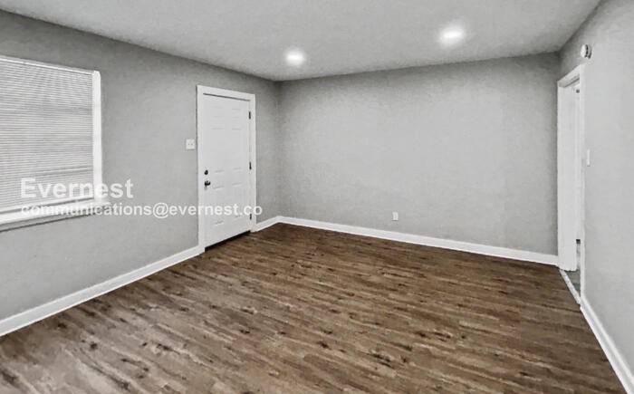 1018 4th Ave W #3 - Photo 6 of 16