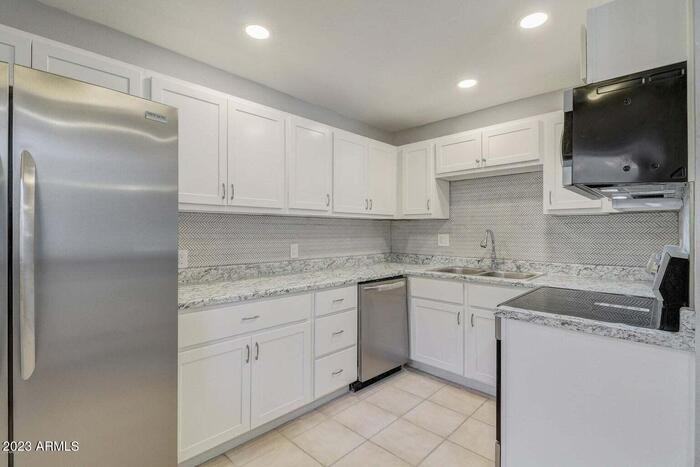 3230 E Pinchot Ave #28 - Photo 6 of 27