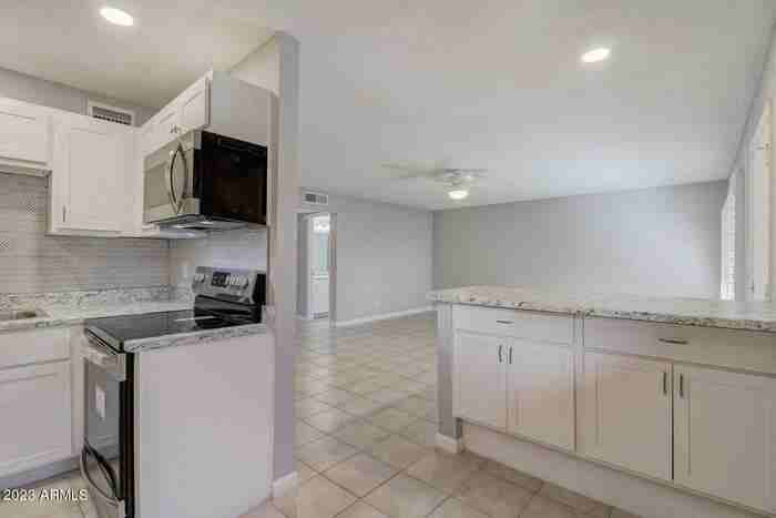 3230 E Pinchot Ave #28 - Photo 7 of 27