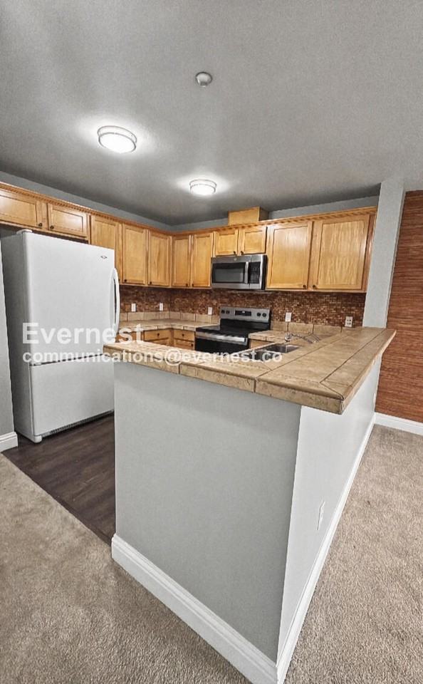 1698 25th Pl Ne #303 - Photo 3 of 15