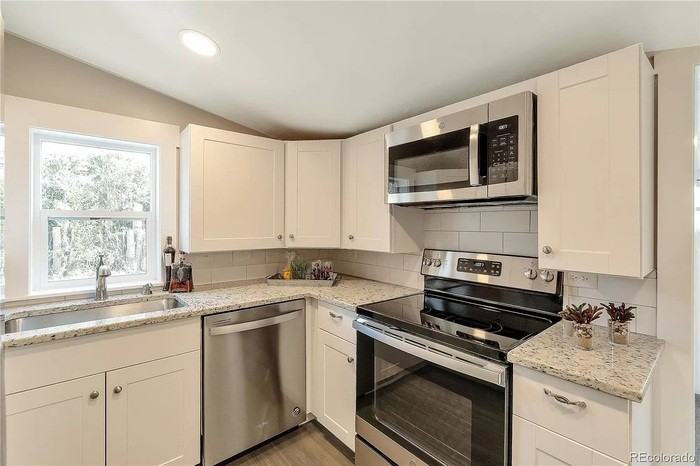 2868 Benton St - Photo 2 of 11