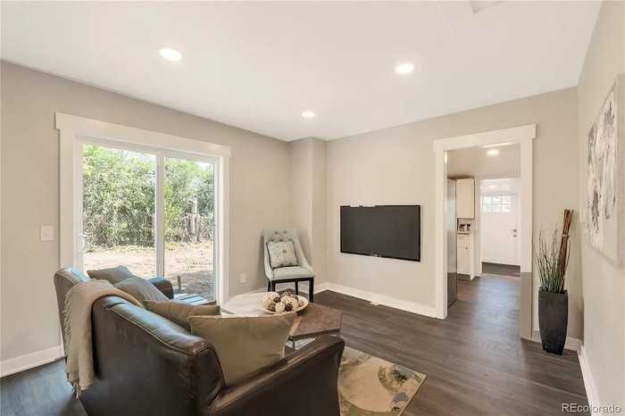 2868 Benton St - Photo 4 of 11