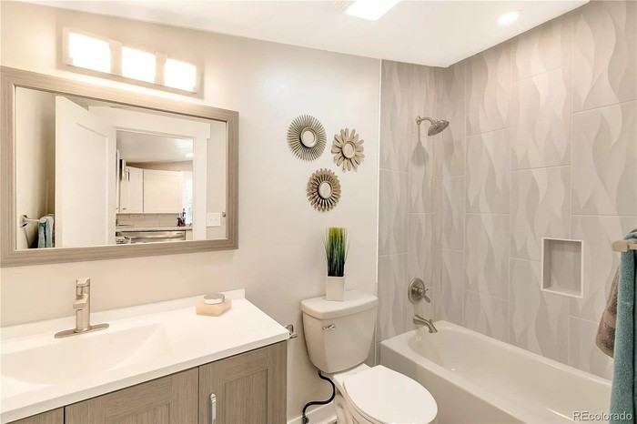 2868 Benton St - Photo 5 of 11